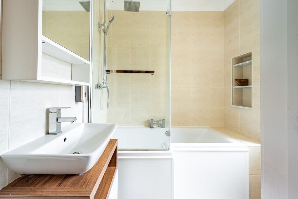 Ground floor: Bedroom one en-suite bathroom