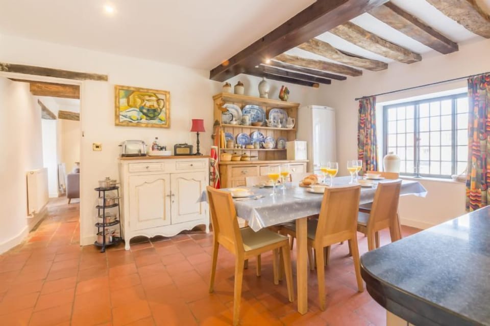 Ground floor: Kitchen / breakfast room with large table