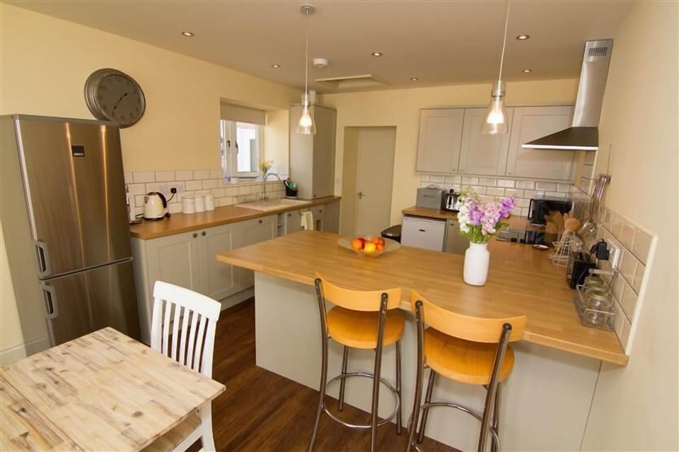 Neptune Cottage, Old Hunstanton: Open plan kitchen / dining area