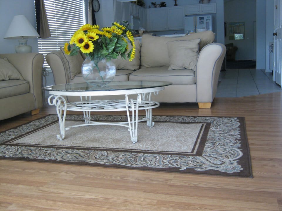 Lounge to kitchen