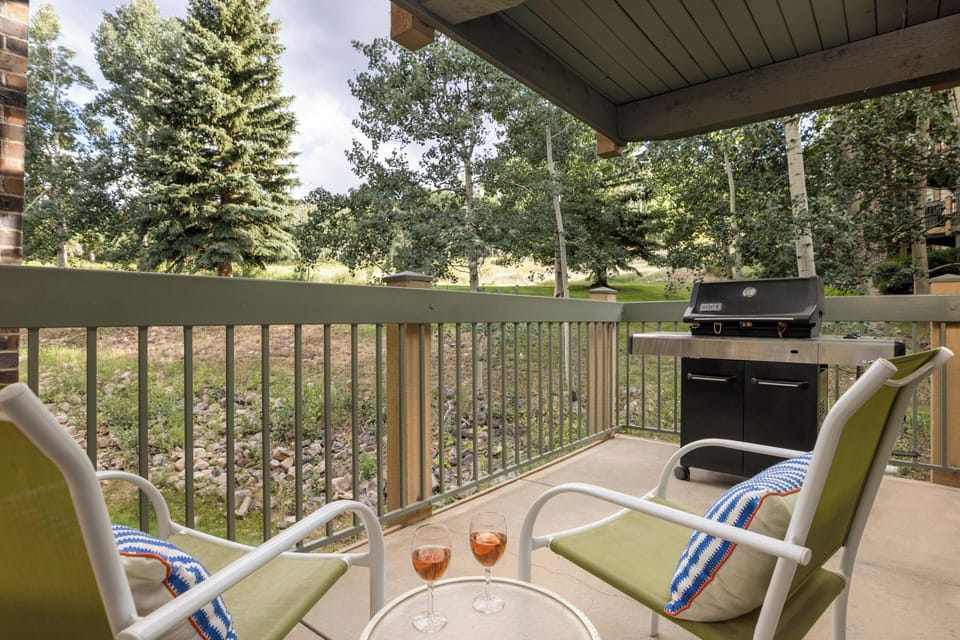 Balcony with Mountain View