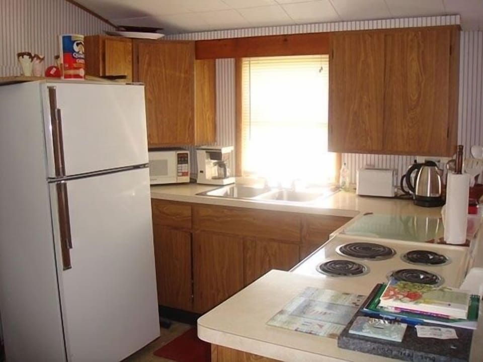 Efficiency kitchen equipped with all you need to prepare and serve your meals