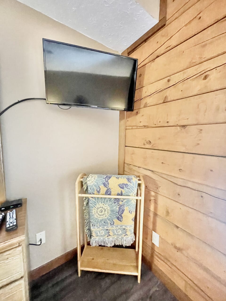 Flat screen tv in master bedroom 