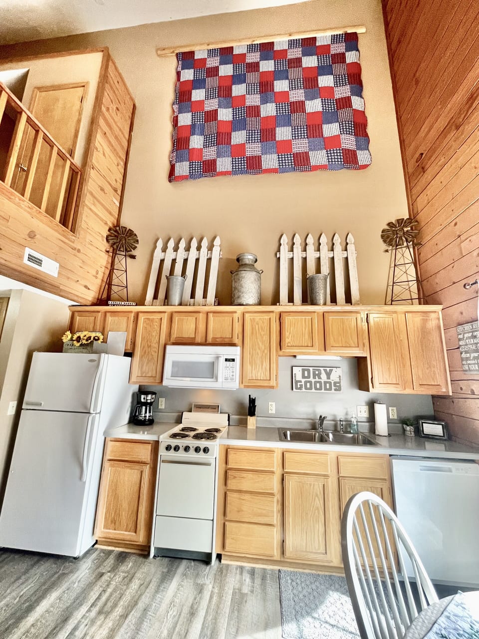 NEW March 2023~ updated decor and furniture, new flooring, and countertops