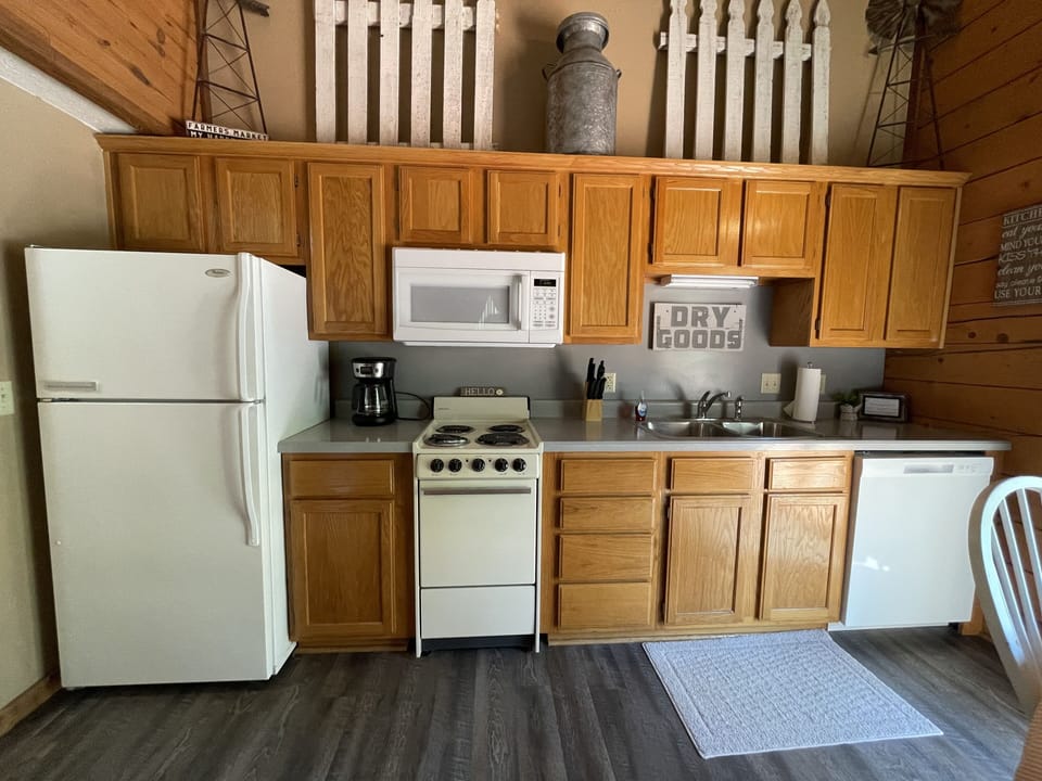 Update: NEW flooring and kitchen countertops~ kitchen is fully stocked