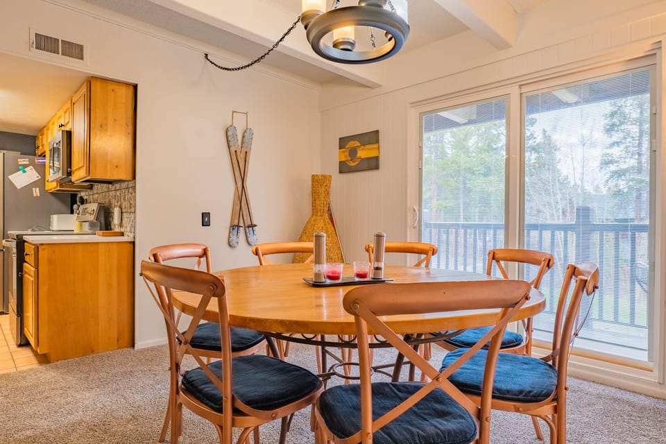 Dining room that seats 7 with access to patio.