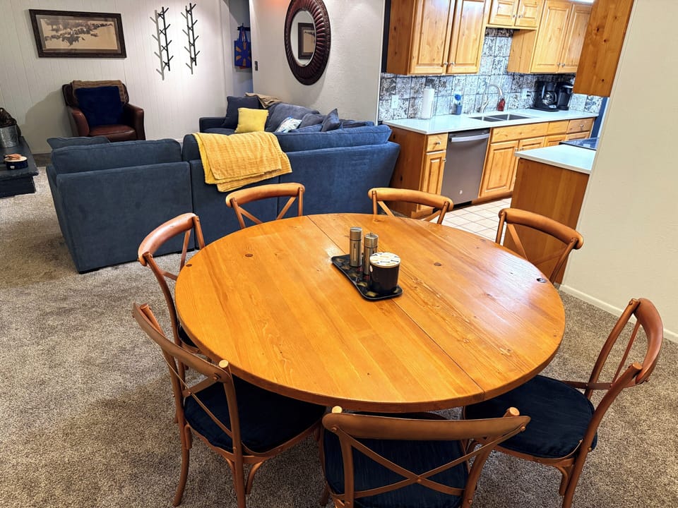 Dining room that seats 7 with access to patio.