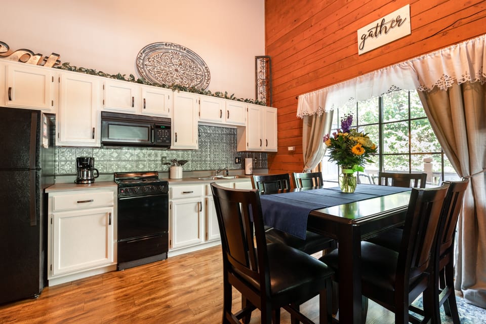 Great dining area with fully stocked kitchen