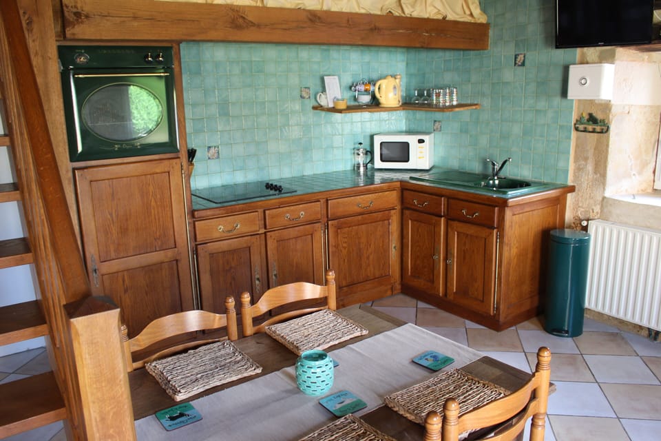 Fully equipped cottage dining kitchen