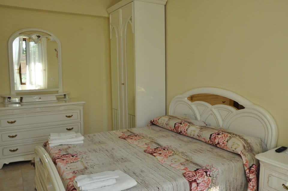 Basic Triple Room | Free WiFi, bed sheets