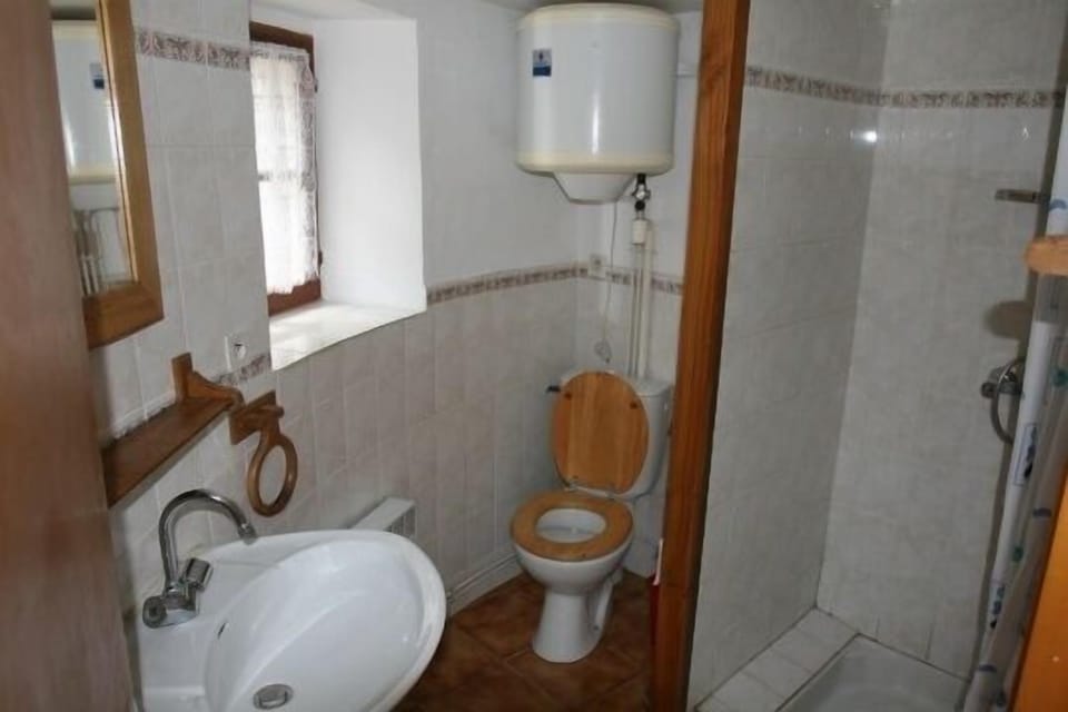 Thyme shower room