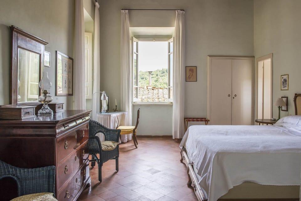 Lucia bedroom