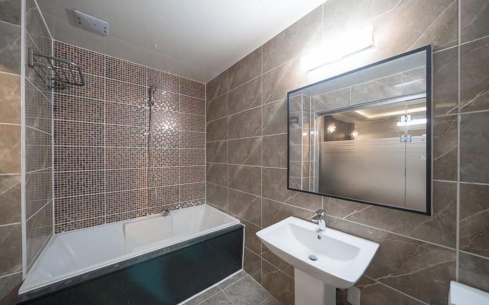 Royal Suite | Bathroom | Free toiletries, slippers
