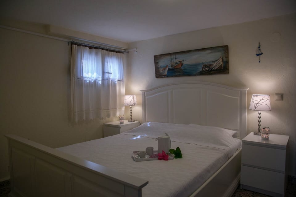 Bedroom 1 (double)