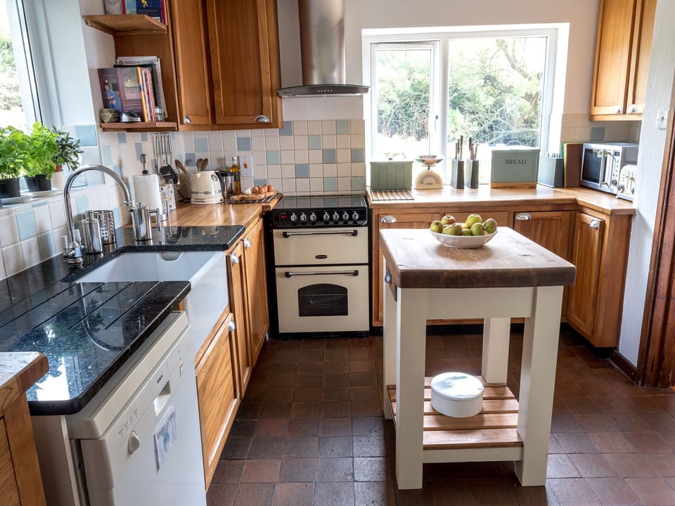 Well equipped kitchen 