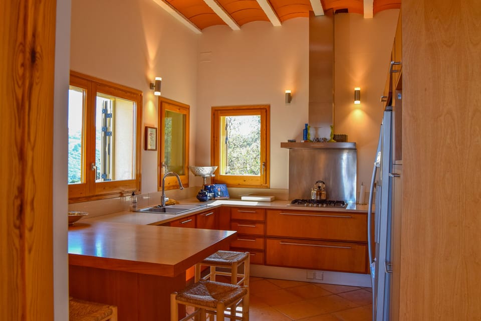 Villa with sea views in Begur, Costa Brava. Capacity 8 people. A/C. Wifi. 
