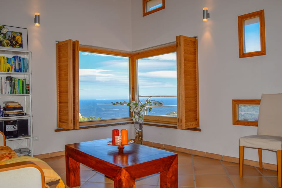 Villa with sea views in Begur, Costa Brava. Capacity 8 people. A/C. Wifi. 