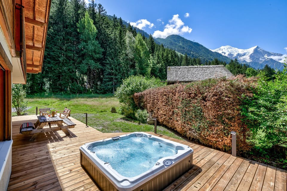 Sunken hot tub a great place to relax summer or winter