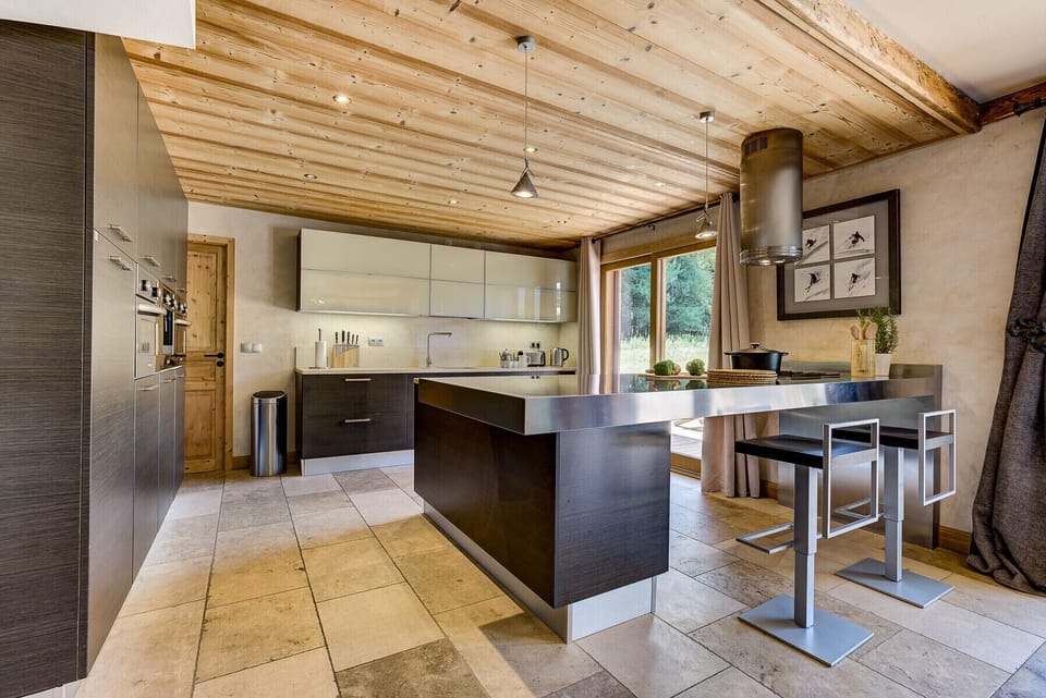 Spacious, fully-equipped kitchen