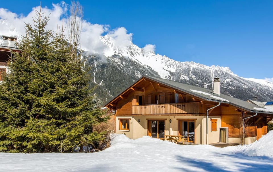 Tranquil setting with many facilities within walking distance