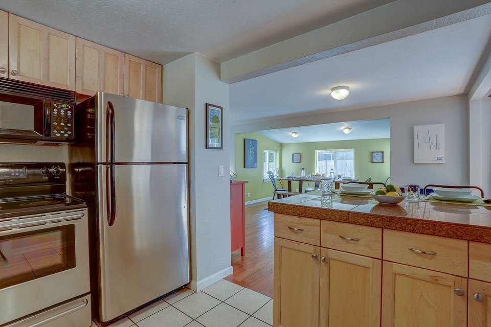 Well stocked kitchen to cook any meal you like