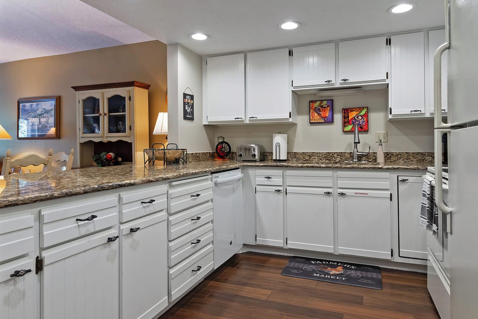 Kitchen - Fully equipped!
- Granite countertops, tiled floor
