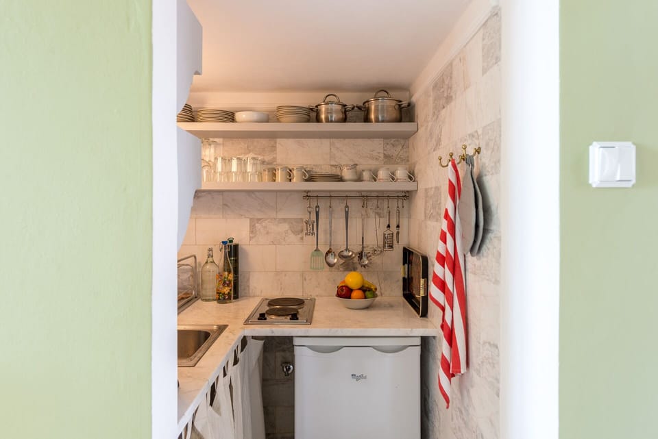 fully equipped kitchenette