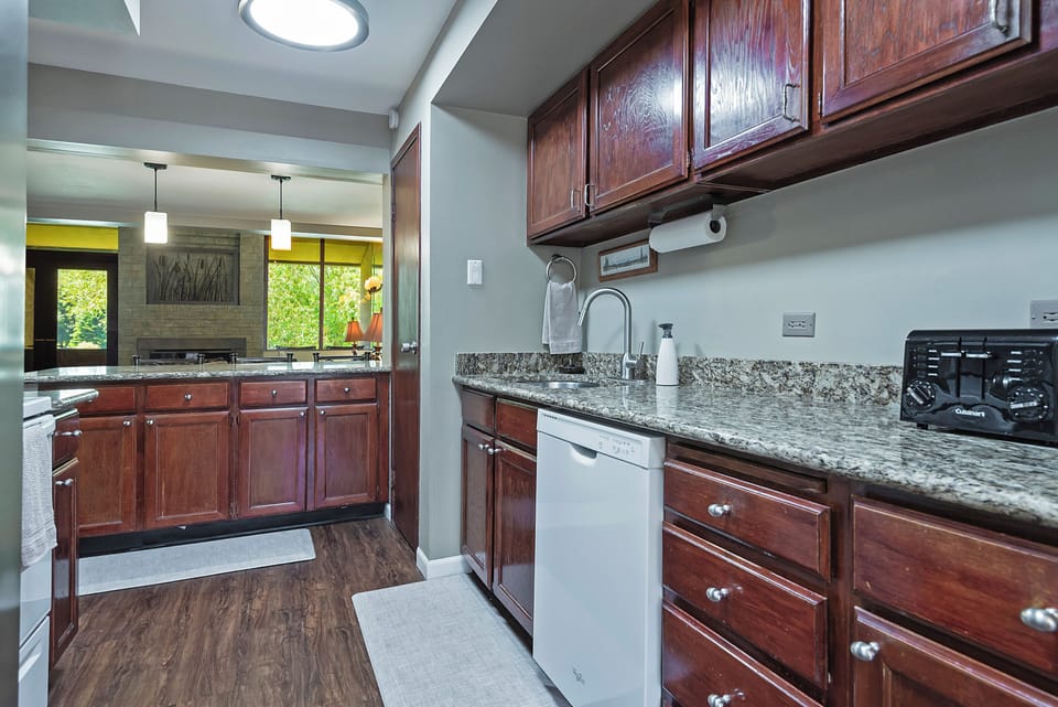 Kitchen - Spacious, Granite
