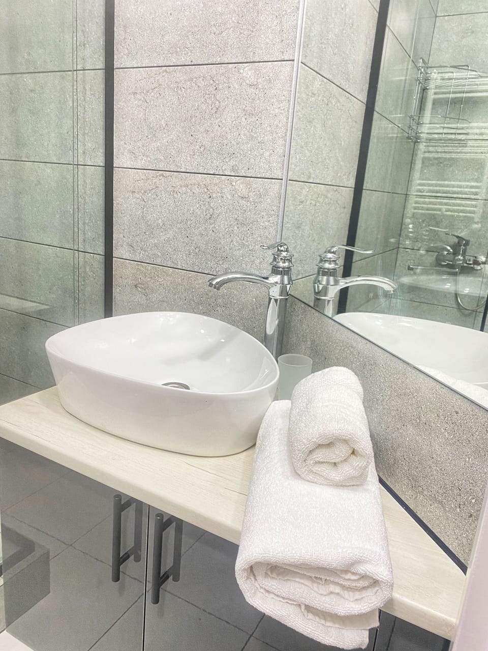 Standard Double or Twin Room | Bathroom | Shower, free toiletries, hair dryer, slippers