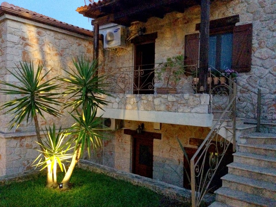 An impressive 35yo yucca plant at the entrance  magnetises  the sight