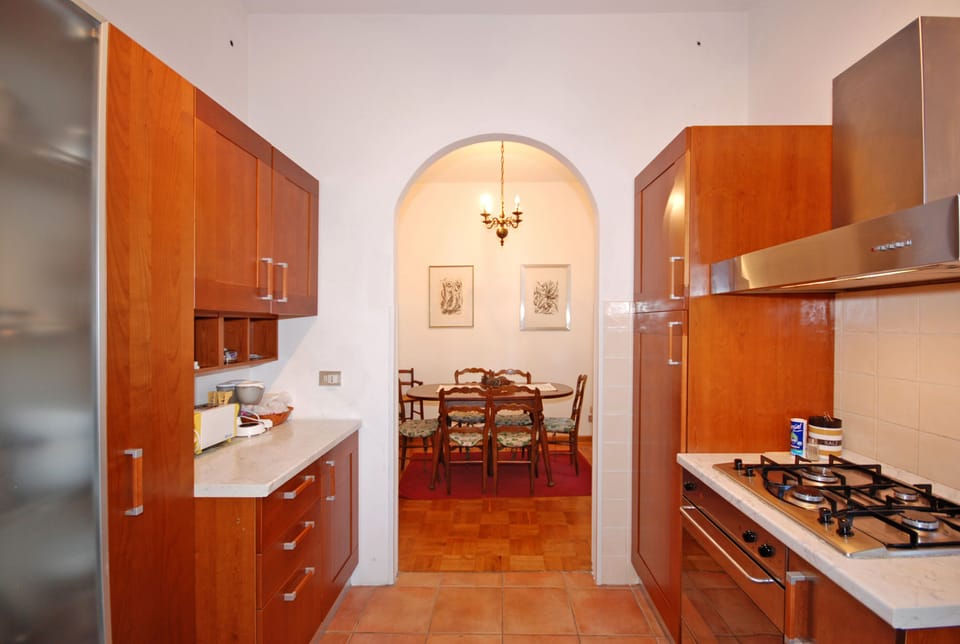 Kitchen with breakfast room