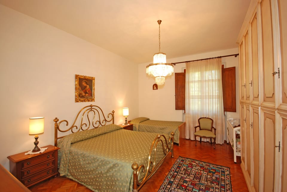 Bedroom with double bed and single bed