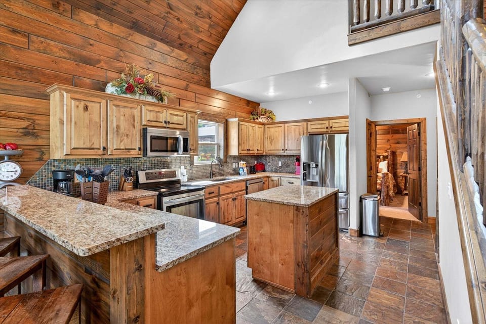 Gourmet kitchen fully equipped for all your cooking needs