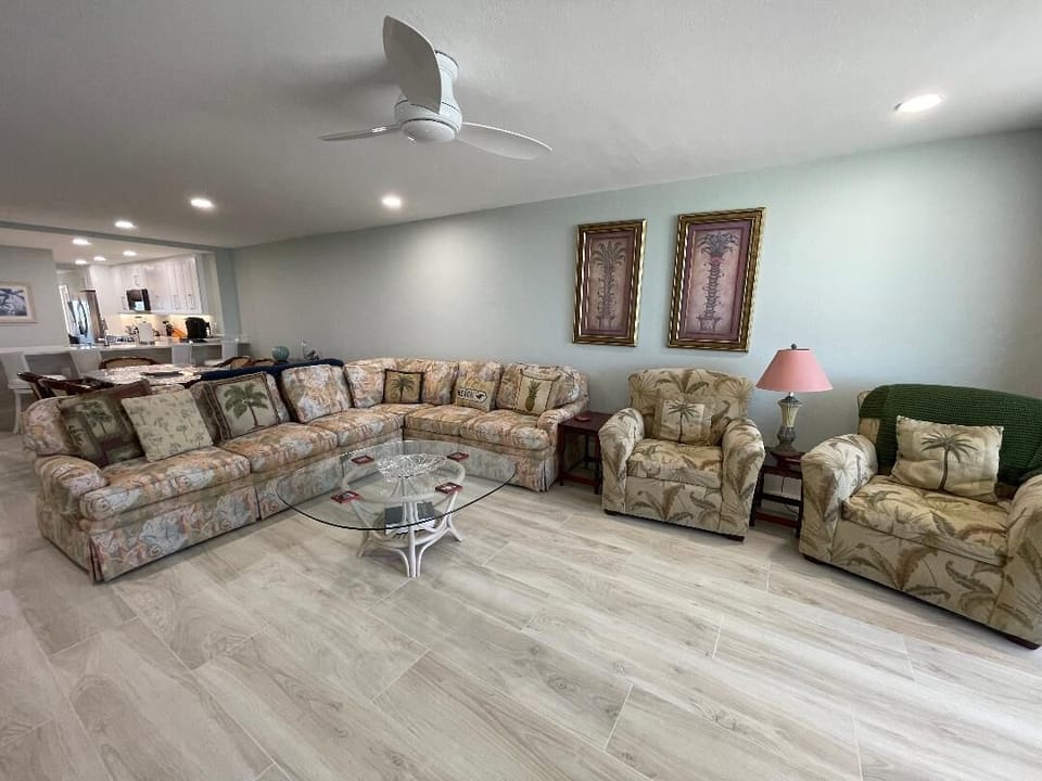 Spacious Dining/Living Room with new 55" LED TV and Blu-Ray with balcony access!