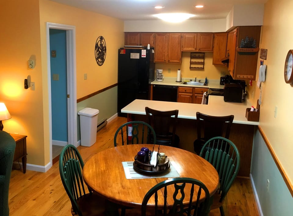 Fully equipped kitchen and dining area.