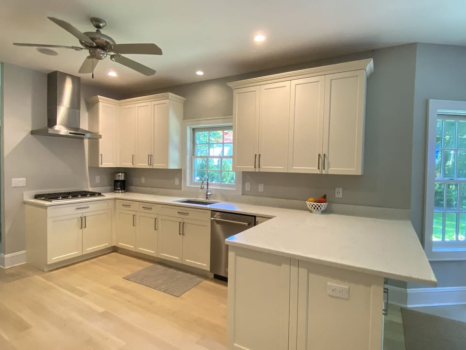 Fully equipped kitchen.  Gas Cooktop, D/W, Microwave, SubZero, pantry.