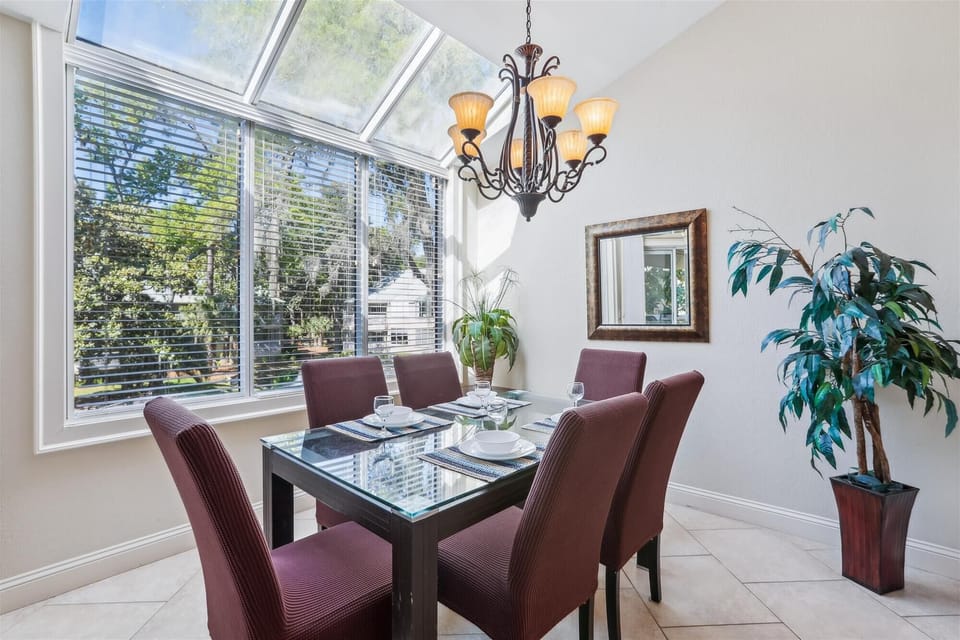 Dining Area with Seating for Six at 711 Barrington Park