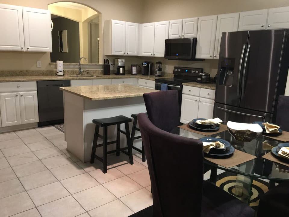 Brand new 2018 Kitchen with granite countertops &black stainless steel appliance