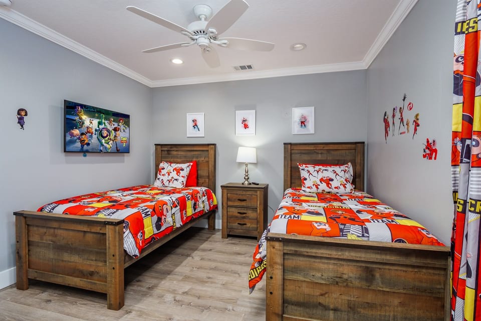 Theme Bedrooms with Luxury Twin Beds