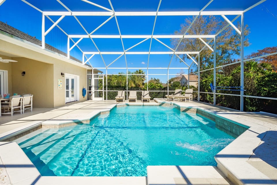 Huge Swimming pool, Deck and Lanai (Optional Pool Heating)