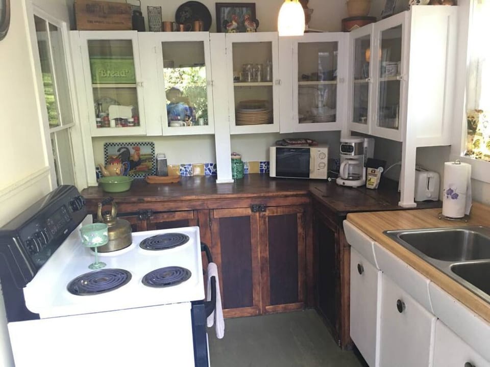 Cooking kitchen.