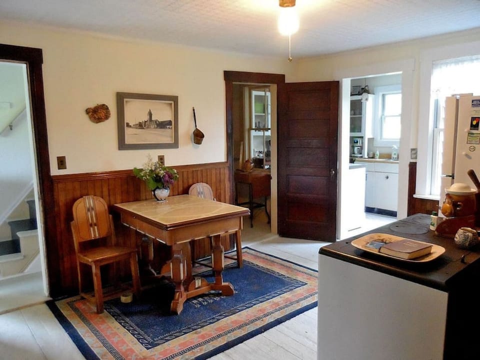 Eat-in kitchen.