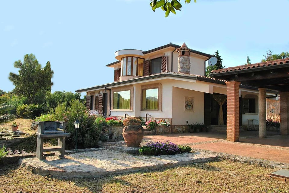 Facade/entrance,BBQ facilities