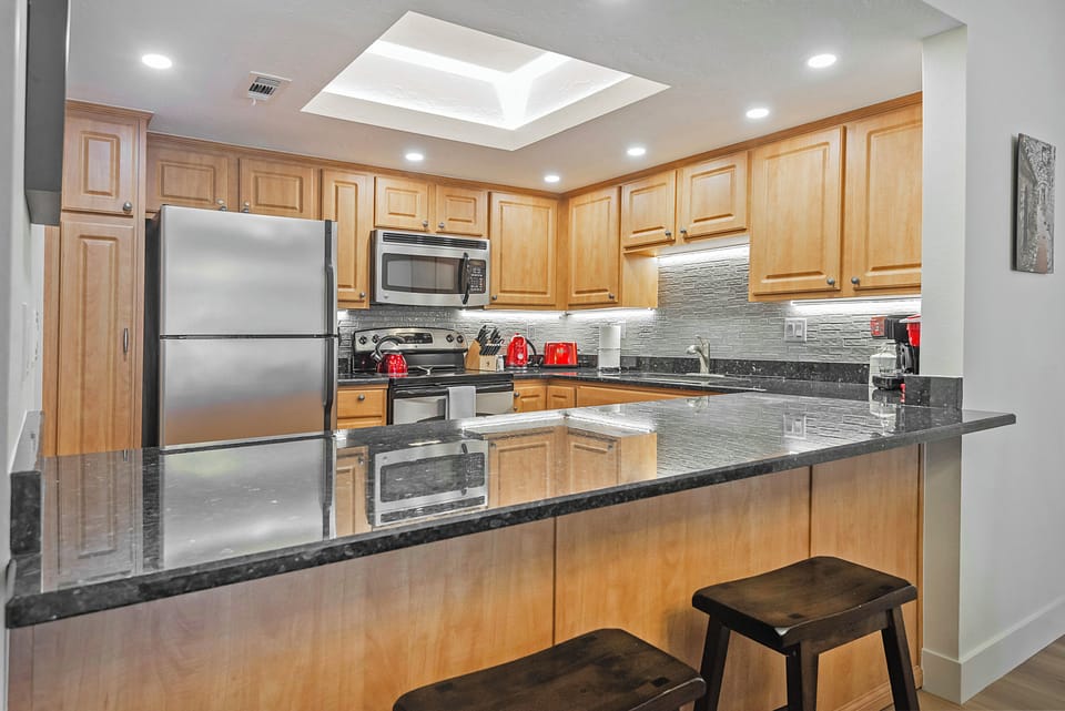 Kitchen - Stainless, Granite, Very well equipped, Excellent lighting