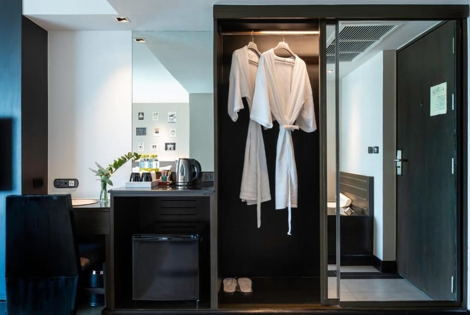 Grand Deluxe King Room | Minibar, in-room safe, desk, soundproofing