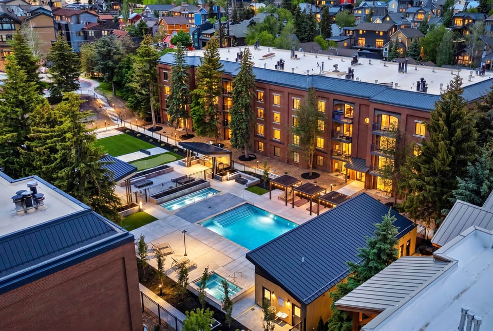 New Court Yard-Pool, Hot Tubs, BBQ Dining, Putting Green, Horse Shoe, Bocce Ball