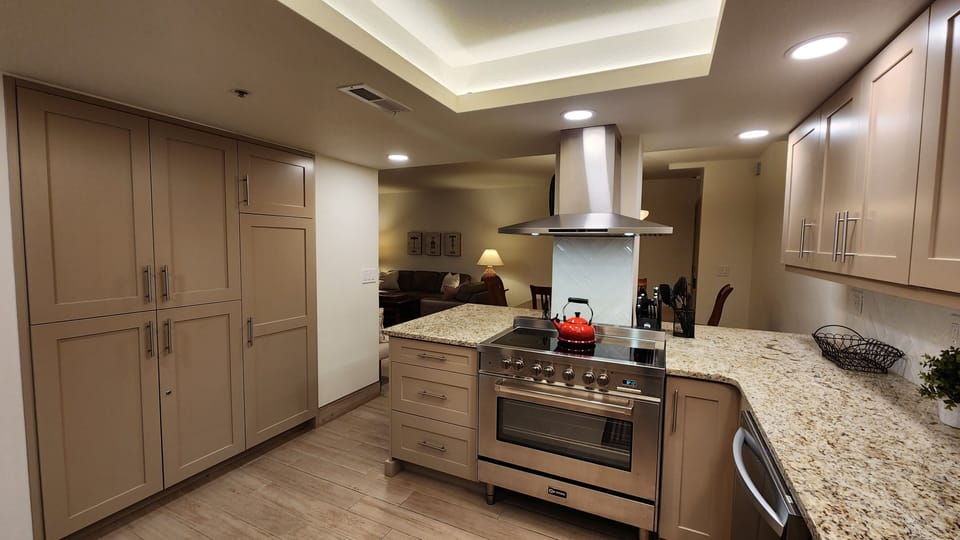 Kitchen:  Stainless appliances, granite counter-tops, fully stocked kitchen ware