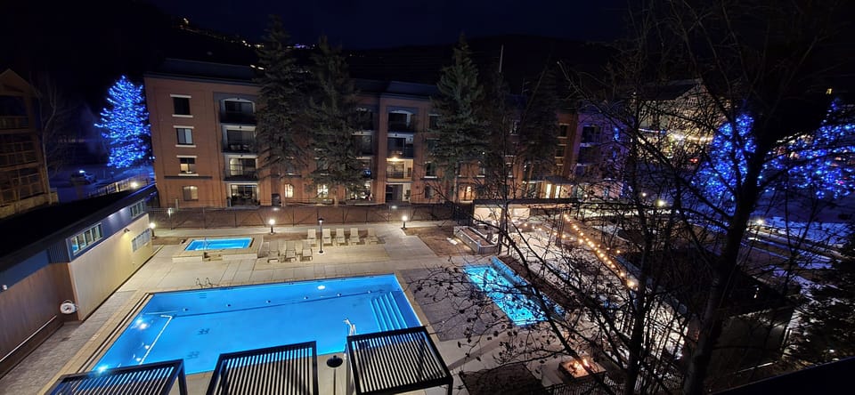 NEW POOL, HOT TUBS, FIRE PITS AND BBQS (Now OPEN Summer and Winter!)