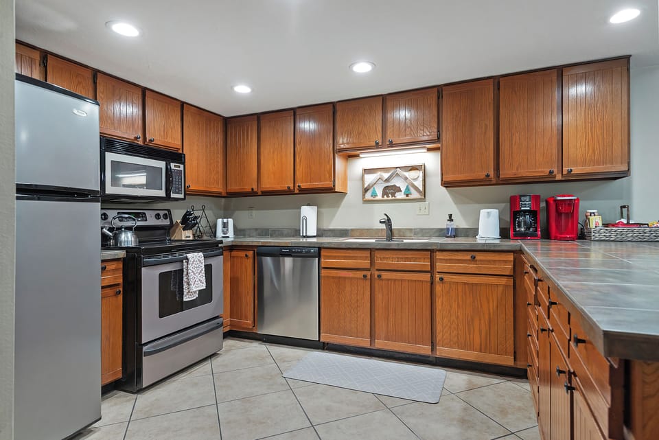 Kitchen - Stainless, Tiled, Large, Very well equipped!
