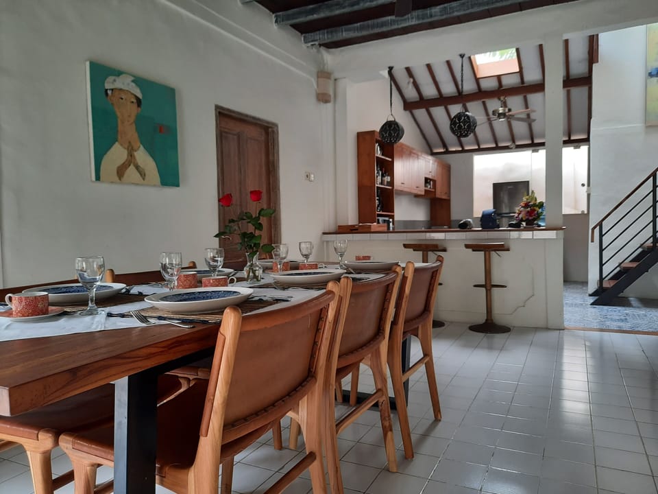 Dining table 
